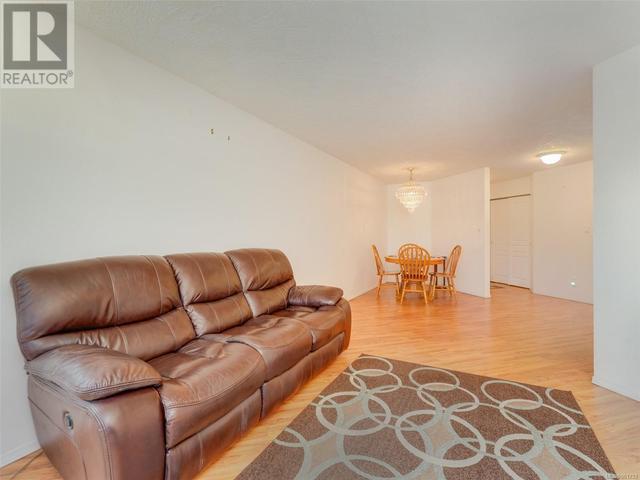 308 - 490 Marsett Pl, Condo with 2 bedrooms, 2 bathrooms and 1 parking in Saanich BC | Image 4