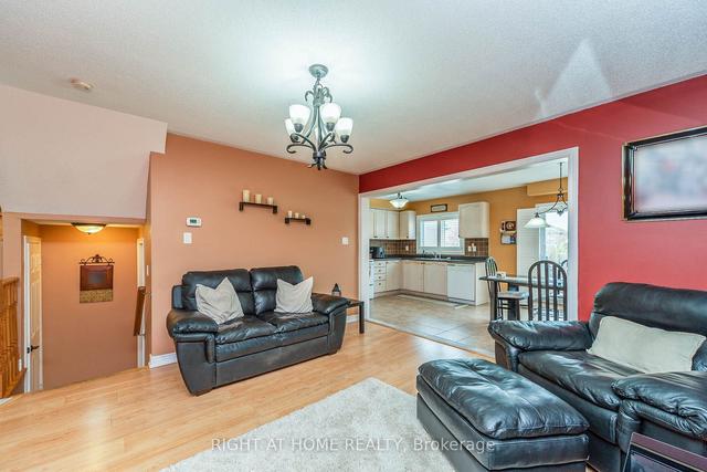 49 Oak Park Cres, House attached with 3 bedrooms, 3 bathrooms and 5 parking in Vaughan ON | Image 18
