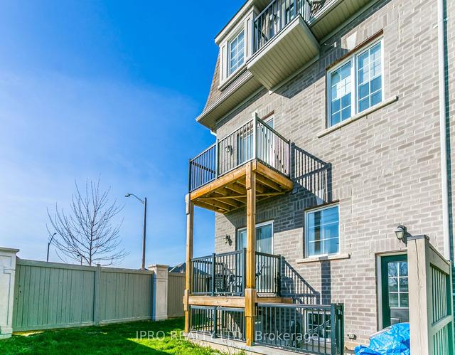 2 Pomarine Way, House attached with 3 bedrooms, 4 bathrooms and 2 parking in Brampton ON | Image 32