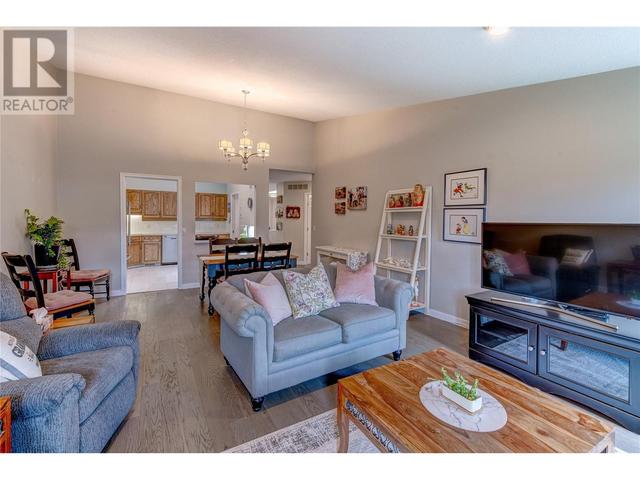 114 - 1885 Parkview Cres, House attached with 3 bedrooms, 2 bathrooms and 4 parking in Kelowna BC | Image 7