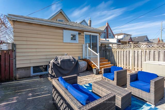 118 Robins Ave, House detached with 2 bedrooms, 1 bathrooms and 4 parking in Hamilton ON | Image 17