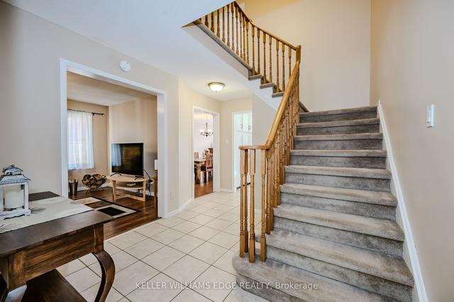 1402 Cedarglen Ct, House attached with 3 bedrooms, 4 bathrooms and 6 parking in Oakville ON | Image 5