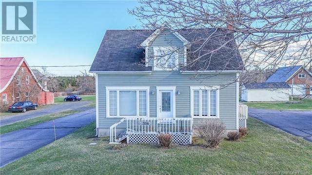 336 Saint Pierre Est Blvd, House detached with 3 bedrooms, 1 bathrooms and null parking in Caraquet NB | Image 3