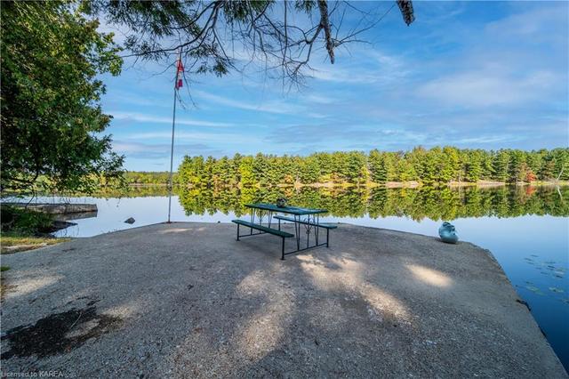 1124 Otter Point Lane, House detached with 3 bedrooms, 2 bathrooms and 5 parking in South Frontenac ON | Image 2