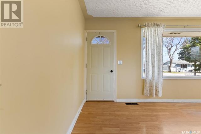 126 2nd Avenue E, House detached with 3 bedrooms, 1 bathrooms and null parking in Montmartre SK | Image 3