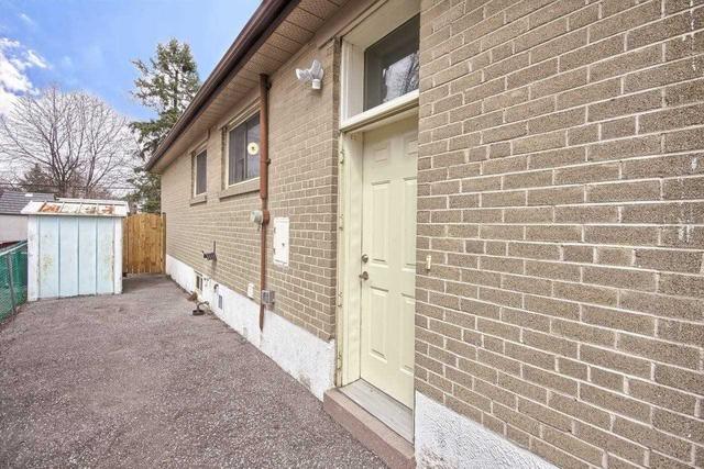8 Jones Crt, House semidetached with 3 bedrooms, 2 bathrooms and 3 parking in Aurora ON | Image 33