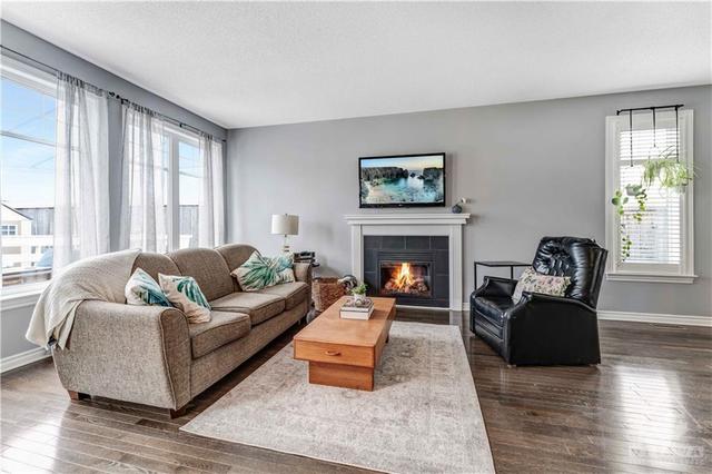 218 Espin Hts, Townhouse with 3 bedrooms, 3 bathrooms and 3 parking in Ottawa ON | Image 16