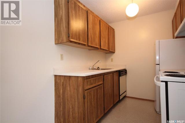 208 - 1832 Eaglesham Ave, Condo with 3 bedrooms, 1 bathrooms and null parking in Weyburn SK | Image 5