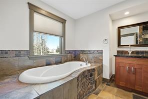 730 37 St Nw, Home with 4 bedrooms, 3 bathrooms and 2 parking in Calgary AB | Image 24