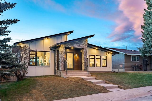 5716 Lodge Crescent Sw, House detached with 4 bedrooms, 4 bathrooms and 6 parking in Calgary AB | Image 1