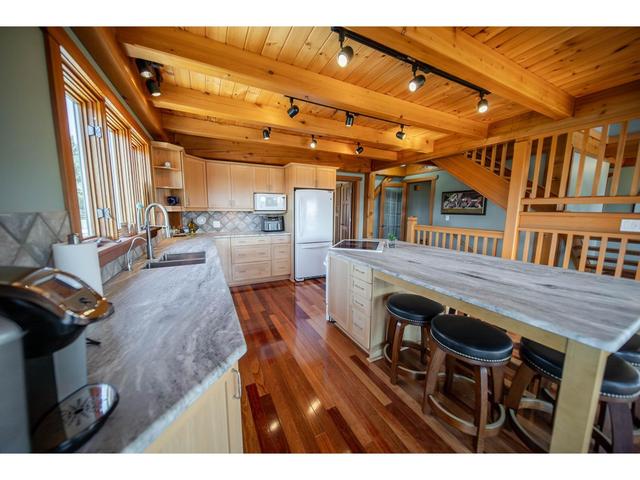 779 Sundown Lane, House detached with 3 bedrooms, 4 bathrooms and null parking in East Kootenay B BC | Image 18