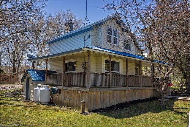2231 Wellington Street, House detached with 3 bedrooms, 2 bathrooms and 7 parking in South Frontenac ON | Image 48