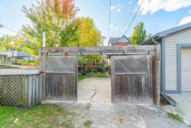 63 Hastings Ave, House detached with 2 bedrooms, 1 bathrooms and 2 parking in Toronto ON | Image 8