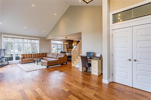 2580 Dundas St, House detached with 4 bedrooms, 3 bathrooms and 8 parking in London ON | Image 7
