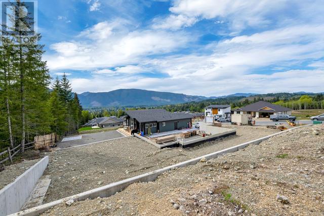 549 Mountain View Dr, House detached with 2 bedrooms, 2 bathrooms and 2 parking in Lake Cowichan BC | Image 11