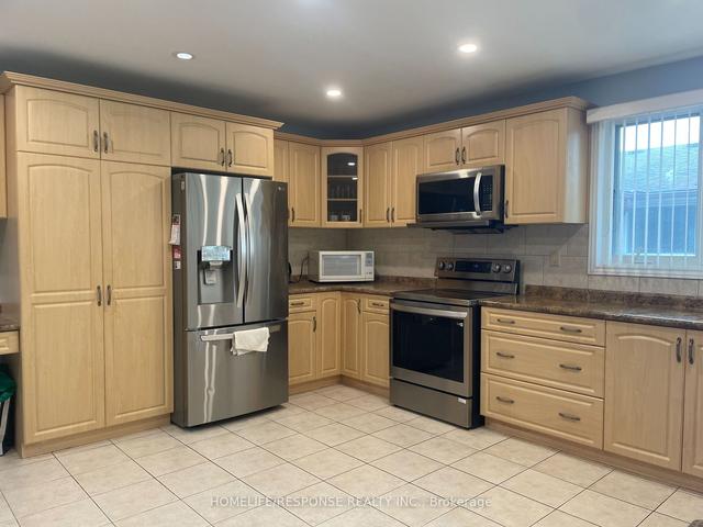 127 Oakland Dr, House detached with 3 bedrooms, 4 bathrooms and 3 parking in Hamilton ON | Image 7