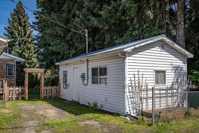 235 B Avenue, House detached with 2 bedrooms, 2 bathrooms and null parking in Central Kootenay D BC | Image 49
