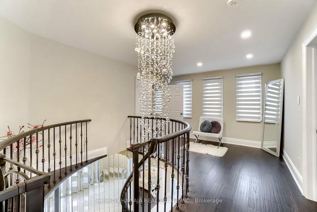 1447 Santa Rosa Crt, House detached with 4 bedrooms, 7 bathrooms and 10 parking in Mississauga ON | Image 10