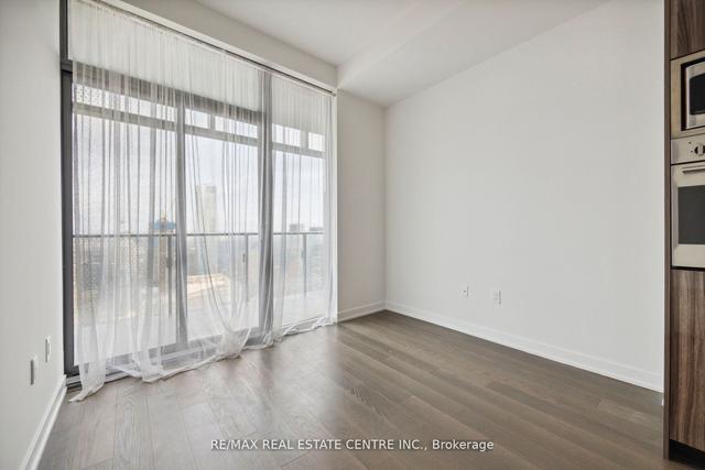 6009 - 11 Wellesley St W, Condo with 1 bedrooms, 1 bathrooms and 1 parking in Toronto ON | Image 7