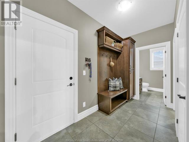 211 Maxwell Cres, House detached with 4 bedrooms, 3 bathrooms and null parking in Lakeshore ON | Image 16