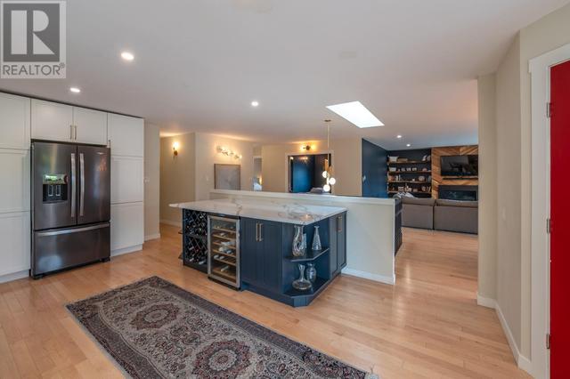 144 Vancouver Pl, House detached with 6 bedrooms, 4 bathrooms and 4 parking in Penticton BC | Image 7