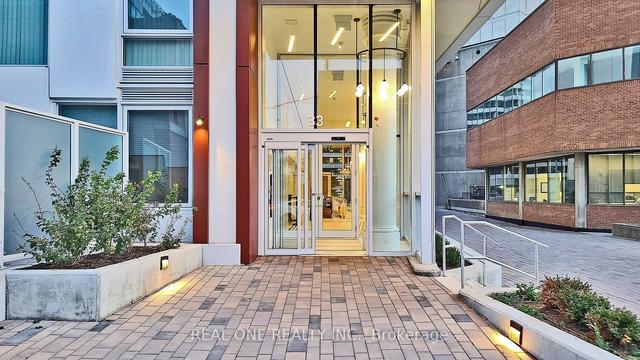 1206 - 33 Helendale Ave, Condo with 1 bedrooms, 1 bathrooms and 0 parking in Toronto ON | Image 12
