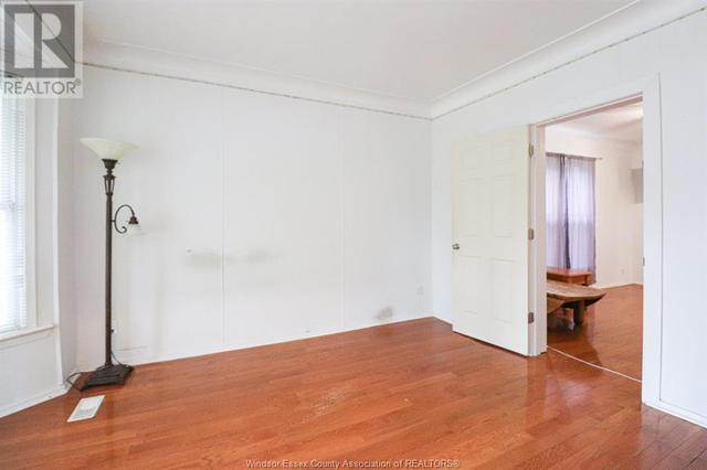 237 Curry, House detached with 4 bedrooms, 1 bathrooms and null parking in Windsor ON | Image 10