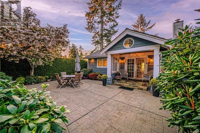1281 Point Mercer Dr, House detached with 4 bedrooms, 4 bathrooms and 3 parking in Qualicum Beach BC | Image 12