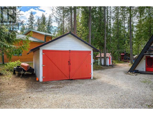 9039 Hummingbird Drive, House detached with 2 bedrooms, 2 bathrooms and 6 parking in Columbia Shuswap E BC | Image 37