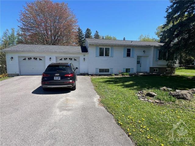6535 Rideau Valley Dr N, House detached with 4 bedrooms, 2 bathrooms and 6 parking in Ottawa ON | Image 1