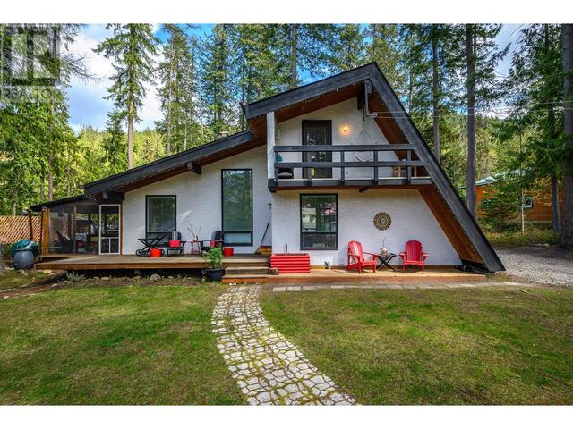 9039 Hummingbird Drive, House detached with 2 bedrooms, 2 bathrooms and 6 parking in Columbia Shuswap E BC | Image 5