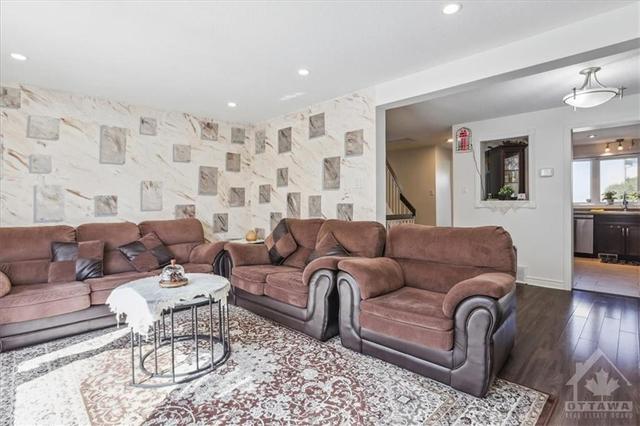 1817 Lamoureux Drive, Townhouse with 3 bedrooms, 3 bathrooms and 2 parking in Ottawa ON | Image 14