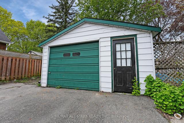 73 Victoria Ave N, House detached with 3 bedrooms, 2 bathrooms and 5 parking in Kawartha Lakes ON | Image 12