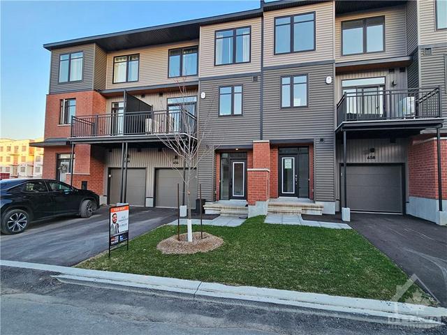656 Corporal Private, Townhouse with 2 bedrooms, 3 bathrooms and 2 parking in Ottawa ON | Image 2