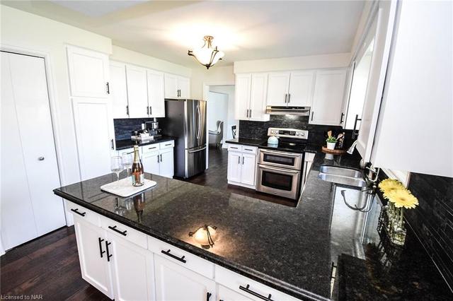 11 Preston Dr, House detached with 5 bedrooms, 2 bathrooms and 8 parking in St. Catharines ON | Image 7