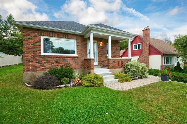 27 Argyle Ave, House detached with 4 bedrooms, 2 bathrooms and 5 parking in Orillia ON | Image 1