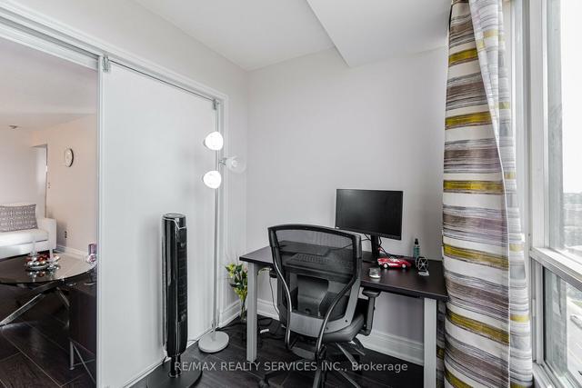 1209 - 155 Hillcrest Ave, Condo with 2 bedrooms, 1 bathrooms and 1 parking in Mississauga ON | Image 8