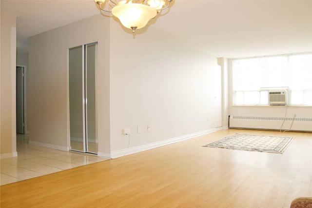 302 - 370 Dixon Rd, Condo with 2 bedrooms, 1 bathrooms and 1 parking in Toronto ON | Image 3