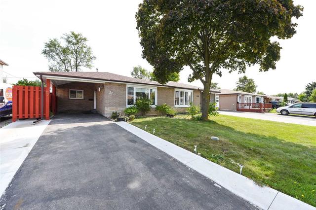 27 Cathcart Cres, House semidetached with 3 bedrooms, 3 bathrooms and 5 parking in Brampton ON | Image 12