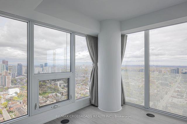 5303 - 181 Dundas St E, Condo with 2 bedrooms, 1 bathrooms and 1 parking in Toronto ON | Image 6