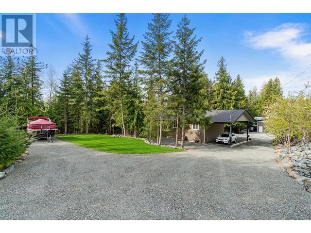 7430 Stampede Trail, House detached with 3 bedrooms, 2 bathrooms and 4 parking in Columbia Shuswap F BC | Image 57