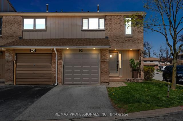 92 - 1542 Lancaster Dr, Townhouse with 3 bedrooms, 2 bathrooms and 2 parking in Oakville ON | Image 1