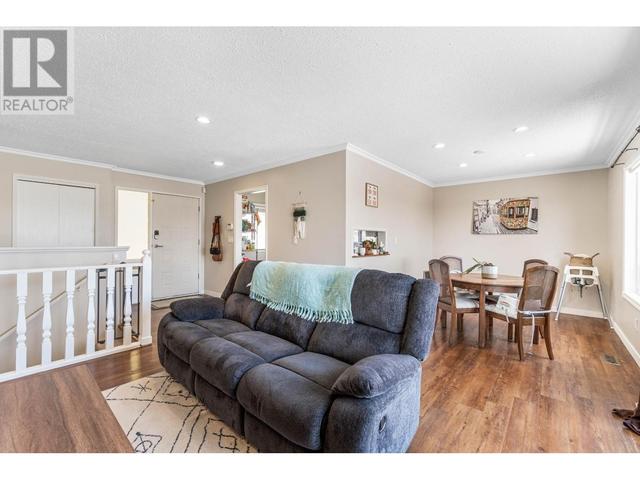 2113 Sifton Ave, House detached with 5 bedrooms, 2 bathrooms and null parking in Kamloops BC | Image 8