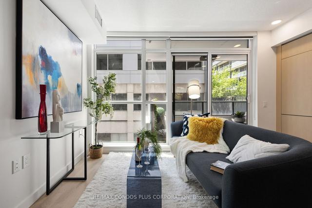 810 - 38 Widmer St, Condo with 1 bedrooms, 1 bathrooms and 0 parking in Toronto ON | Image 3