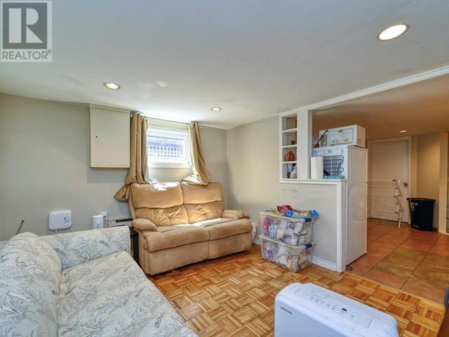2333 Collingwood St, House detached with 4 bedrooms, 3 bathrooms and null parking in Vancouver BC | Image 20