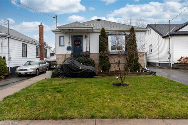 21 Grapeview Drive, House detached with 3 bedrooms, 2 bathrooms and 2 parking in St. Catharines ON | Image 1