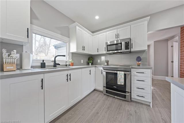 23 Huff Avenue, House detached with 3 bedrooms, 1 bathrooms and 1 parking in Brantford ON | Image 9