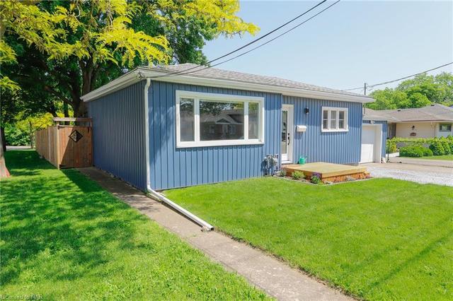 25 Keswick St, House detached with 2 bedrooms, 1 bathrooms and 3 parking in St. Catharines ON | Image 6