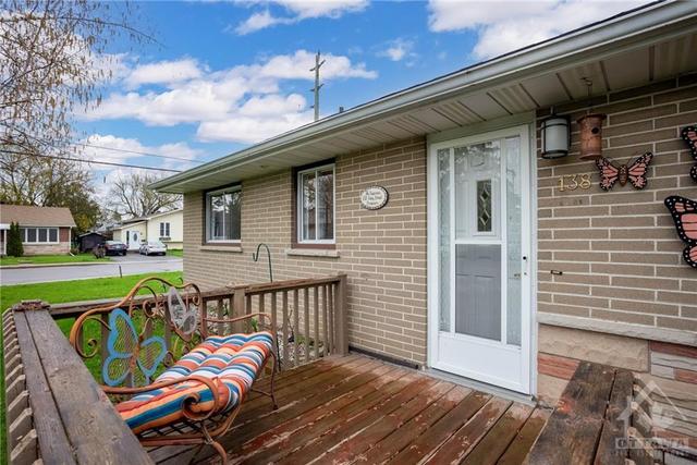 138 Edey St, House detached with 3 bedrooms, 1 bathrooms and 1 parking in Arnprior ON | Image 2