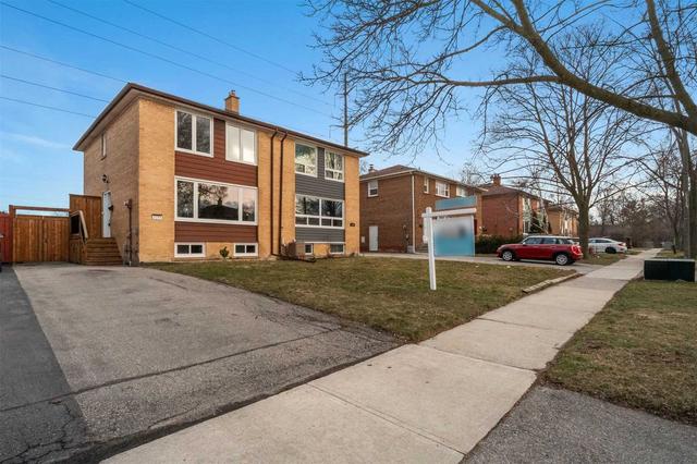 2186 Wiseman Ct, House semidetached with 3 bedrooms, 2 bathrooms and 2 parking in Mississauga ON | Image 1